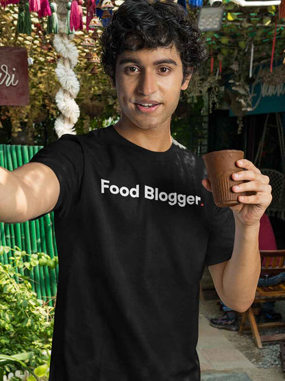 Man wearing Food blogger- Minimalist Black Cotton T-Shirt